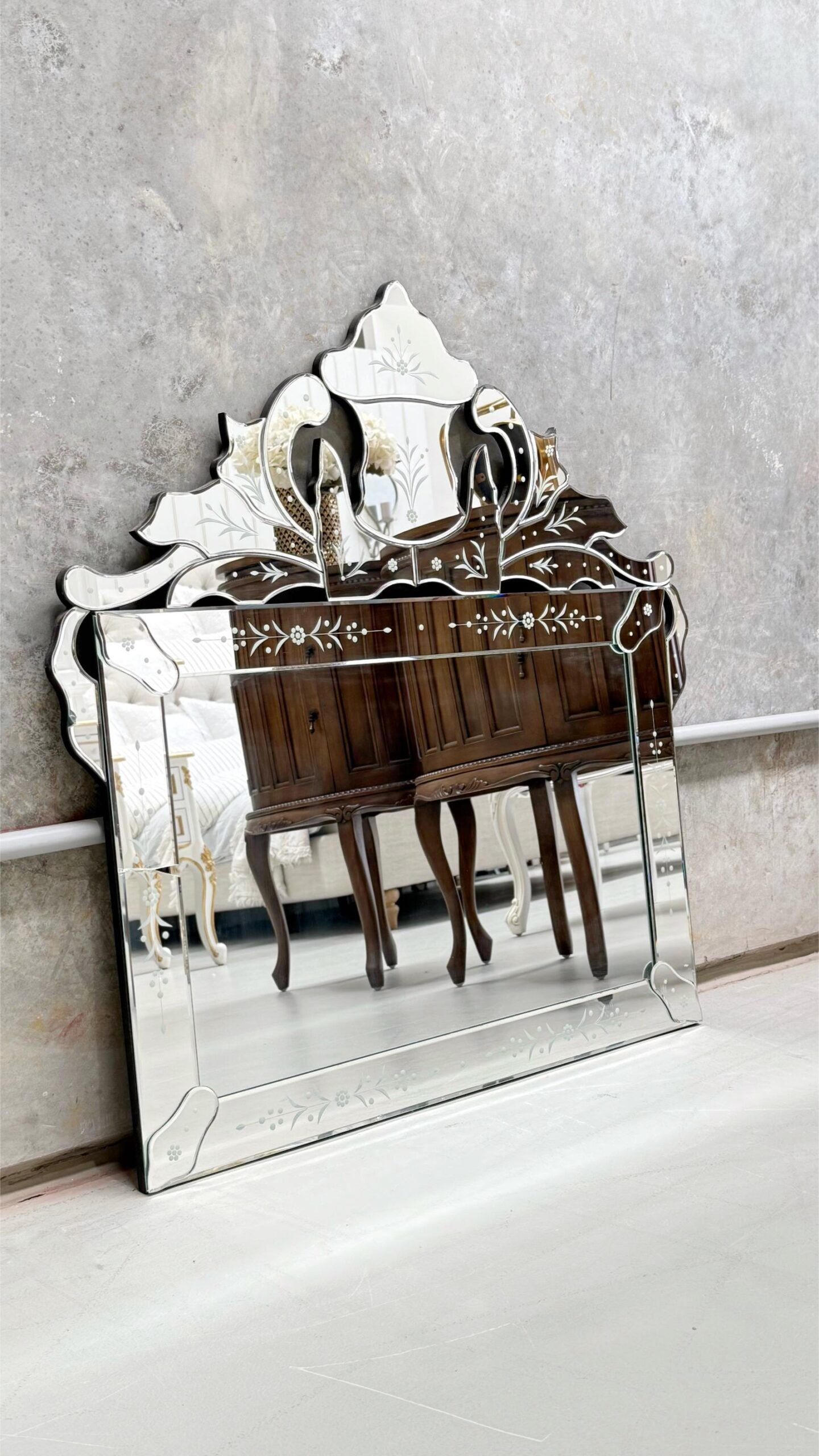 Antique-Style Etched Mirrored Wall Mirror